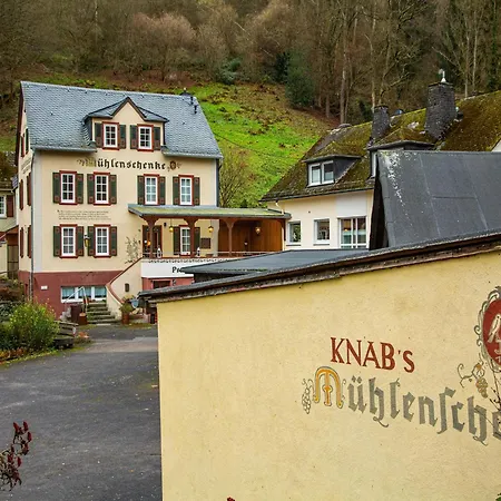 Nyaraló Winery Retreat In Germany With Wine Cellar *